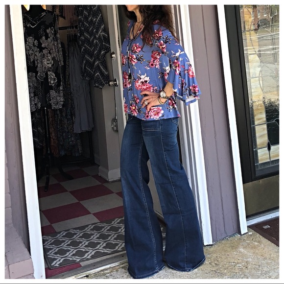 Bell sleeves print top - Picture 7 of 8